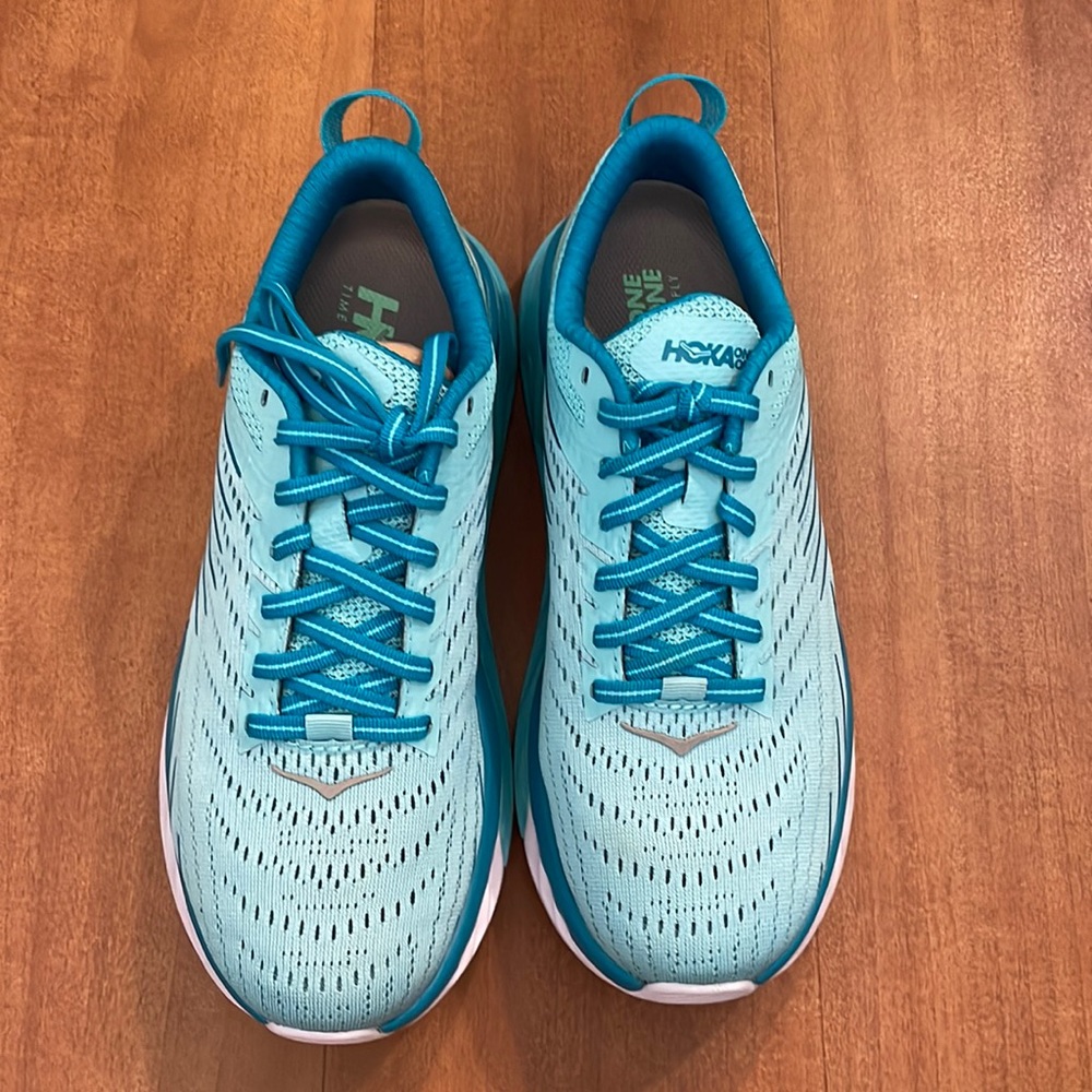 Hoka Arahi Sneakers NWOT